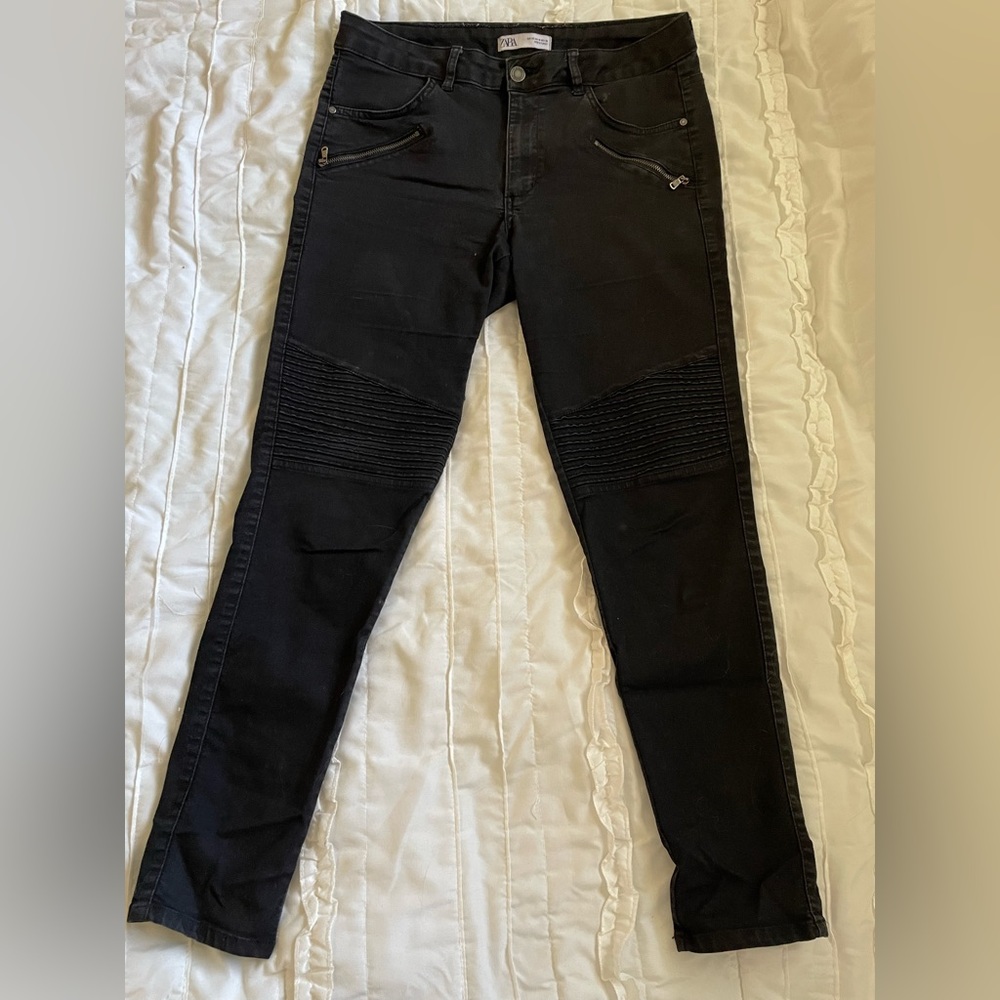 Zara black mid-rise skinny jeans with zipper detailing size 10